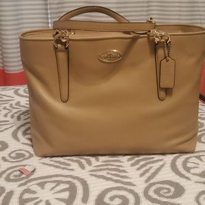 Coach shoulder handbag Tan, NWT.